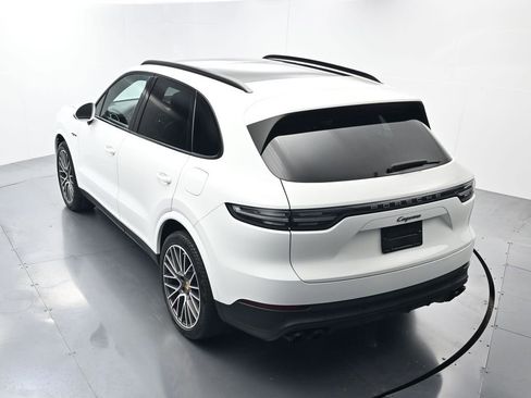 Certified 2023 Porsche Cayenne Platinum Edition AWD/4WD image 38