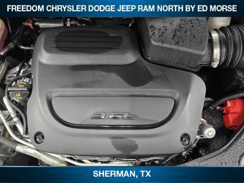 Used 2024 Chrysler Pacifica Touring-L image 22