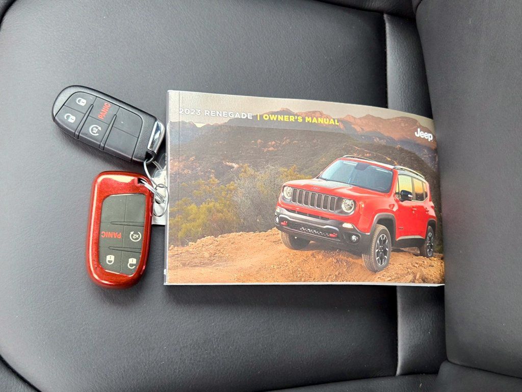 Used 2023 Jeep Renegade Trailhawk w/ Trailhawk Elite Group AWD/4WD image 12
