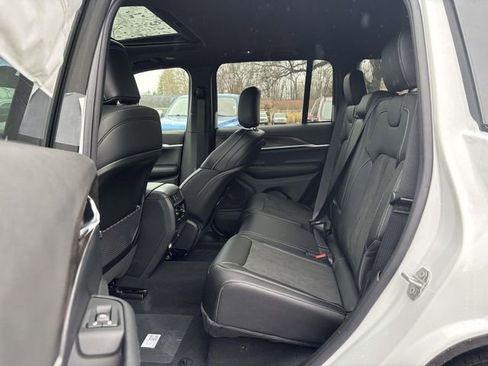 New 2026 Jeep Grand Cherokee 4WD image 7
