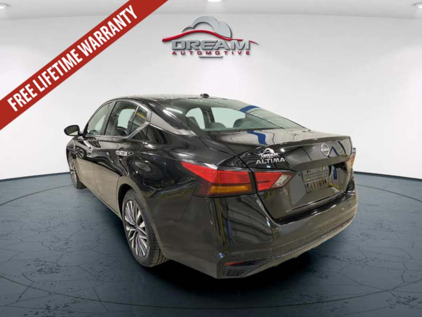 Used 2025 Nissan Altima 2.5 SV FWD image 5