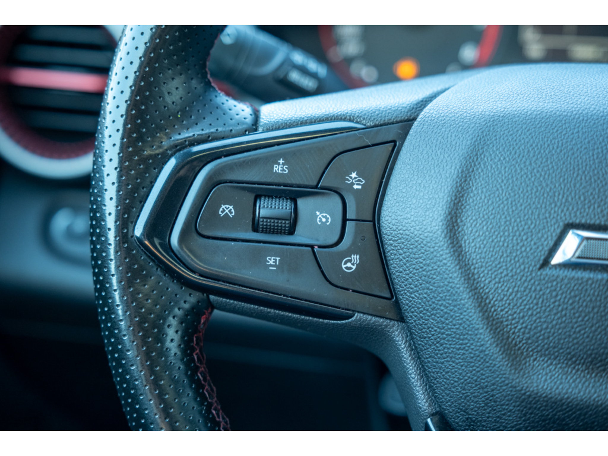 Used 2024 Chevrolet Trax RS w/ Sunroof Package FWD image 18