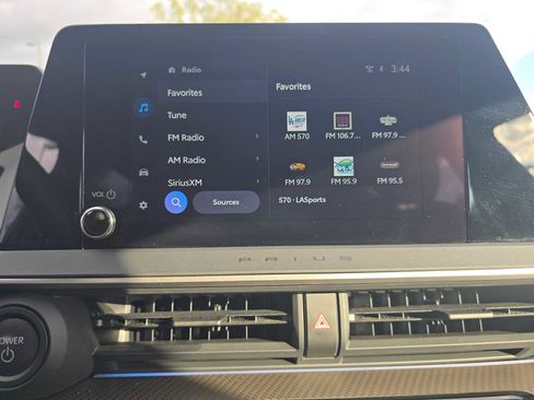 Used 2025 Toyota Prius XLE image 27