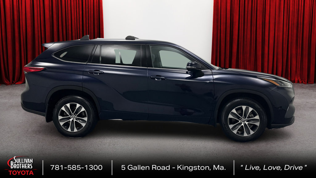 Used 2022 Toyota Highlander XLE AWD/4WD image 4