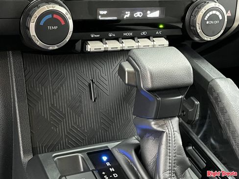 Certified 2025 Toyota 4Runner SR5 AWD/4WD image 30