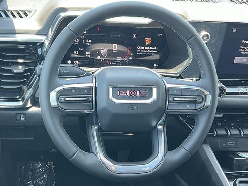 New 2026 GMC Canyon Elevation w/ LPO, Black Badging Package RWD image 12