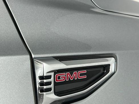 Used 2025 GMC Yukon Denali image 12