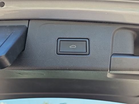 Used 2023 Volkswagen Atlas SE w/ Panoramic Sunroof Package FWD image 33