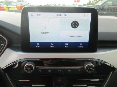 Used 2022 Ford Escape SE w/ Cold Weather Package image 13