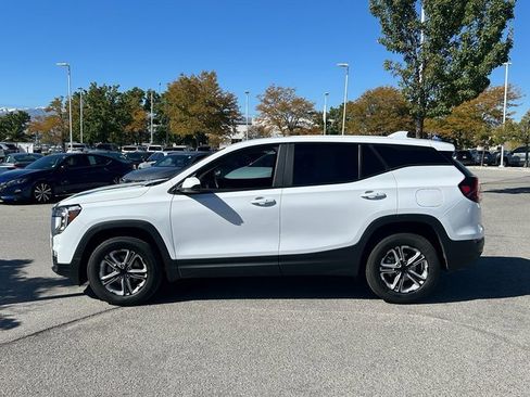 Used 2023 GMC Terrain SLE image 6
