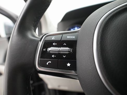 Certified 2024 Kia Carnival LX image 18