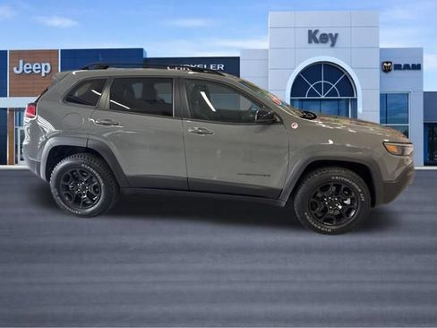 Used 2022 Jeep Cherokee Trailhawk w/ Premium Leather Package AWD/4WD image 9