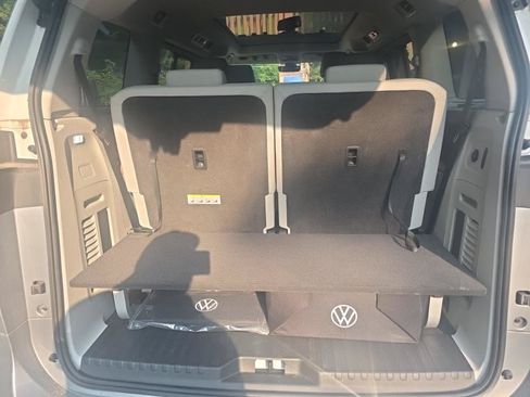 Used 2025 Volkswagen ID. Buzz 1st Edition AWD/4WD image 11