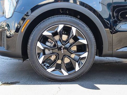 Used 2025 Kia Sorento SX FWD image 9