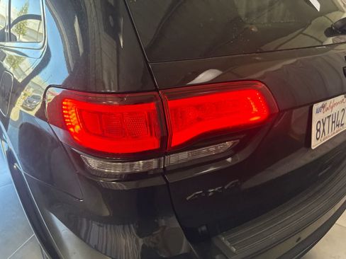 Used 2018 Jeep Grand Cherokee Altitude AWD/4WD image 12
