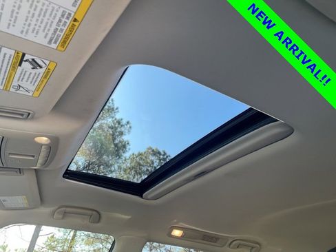 Used 2022 Nissan Armada Platinum w/ Captain's Chairs Package image 9