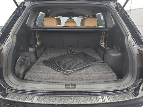 Used 2023 Volkswagen Tiguan SE image 35