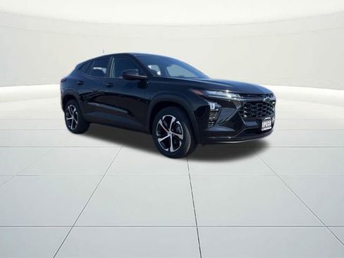 New 2025 Chevrolet Trax RS w/ Sunroof Package image 9