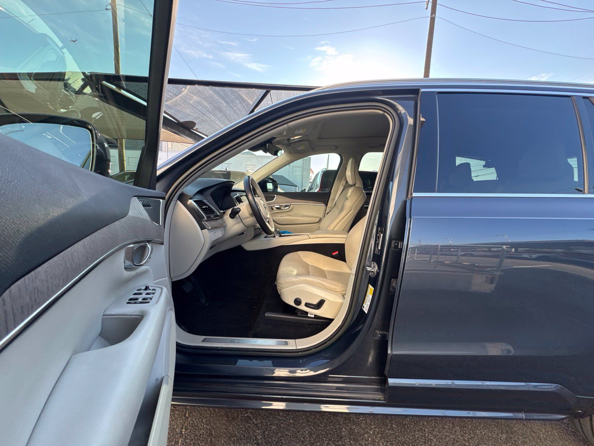 Used 2023 Volvo XC90 B6 Core w/ Protection Package AWD/4WD image 10