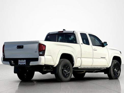 Certified 2022 Toyota Tacoma SR5 AWD/4WD image 5