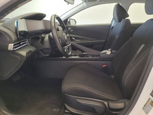 Used 2025 Hyundai Elantra SEL FWD image 17