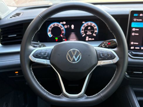 Used 2025 Volkswagen Tiguan SE w/ Panoramic Sunroof Package AWD/4WD image 12