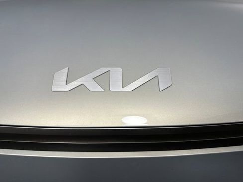 Used 2024 Kia EV9 Wind image 9