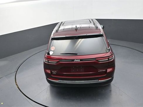 Used 2024 Jeep Grand Cherokee Limited w/ Luxury Tech Group II image 14