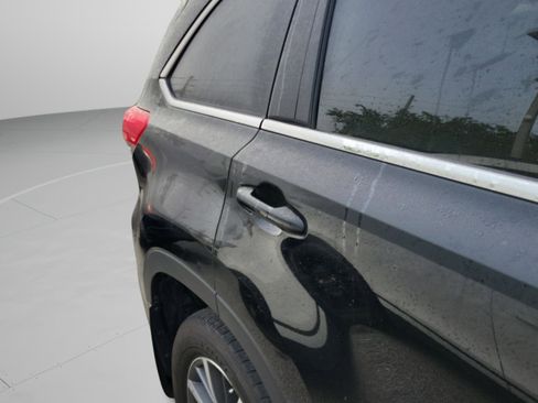 Used 2019 Toyota Highlander XLE image 14