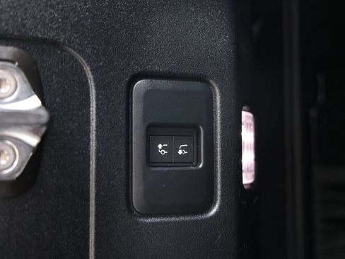 Used 2022 Land Rover Defender 110 S AWD/4WD image 32