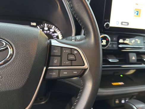 Certified 2024 Toyota Highlander XSE image 19