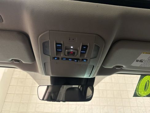 Used 2020 Toyota Highlander XLE image 33