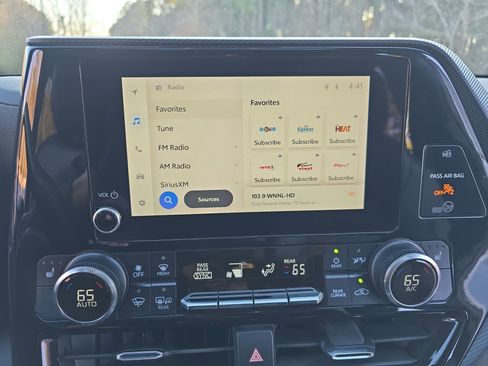 Used 2023 Toyota Highlander XSE image 23