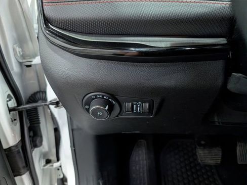 Used 2025 Jeep Compass Trailhawk AWD/4WD image 18