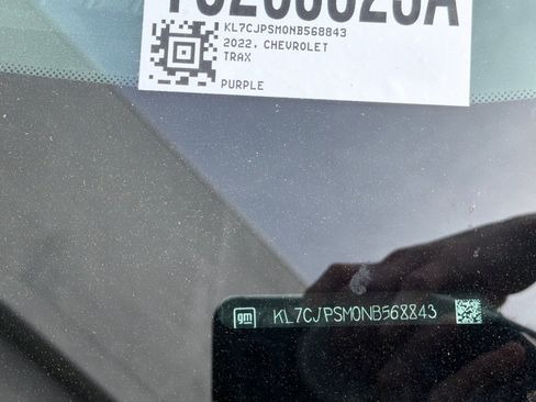 Used 2022 Chevrolet Trax LT w/ LT Convenience Package image 3