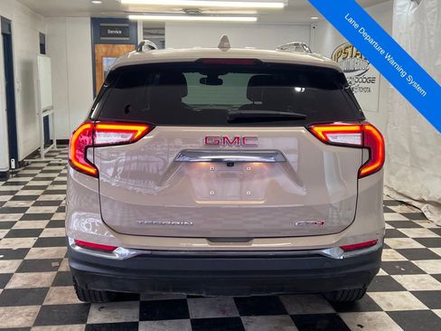 Used 2022 GMC Terrain AT4 image 10