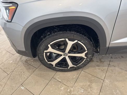 Used 2025 Volkswagen Taos SEL image 11