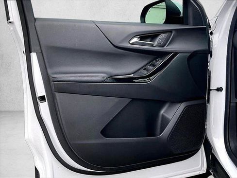 Used 2025 Chevrolet Equinox LT w/ Safety and Technology Package FWD image 18