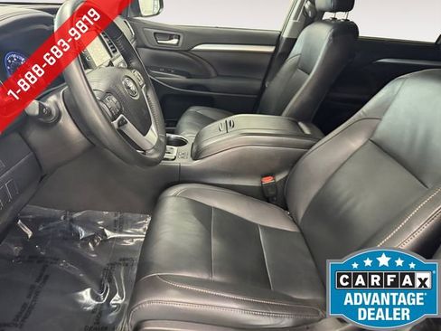 Used 2019 Toyota Highlander XLE w/ Carpet Mat Package (TMS) AWD/4WD image 8