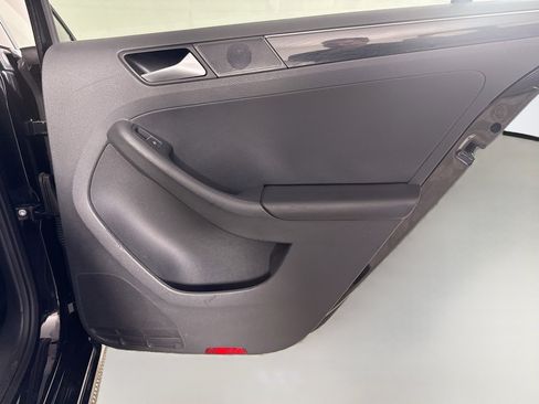 Used 2017 Volkswagen Jetta SEL FWD image 28