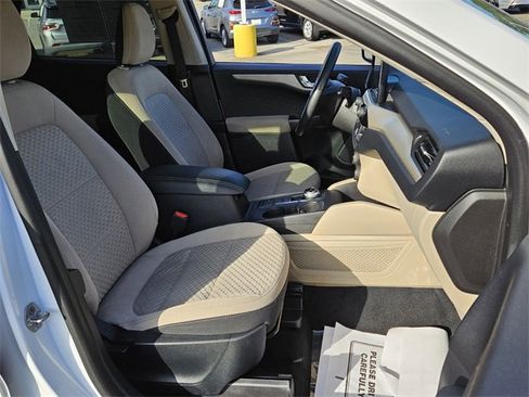 Used 2020 Ford Escape SE image 16