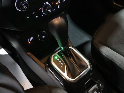 Used 2021 Jeep Renegade Latitude AWD/4WD image 33