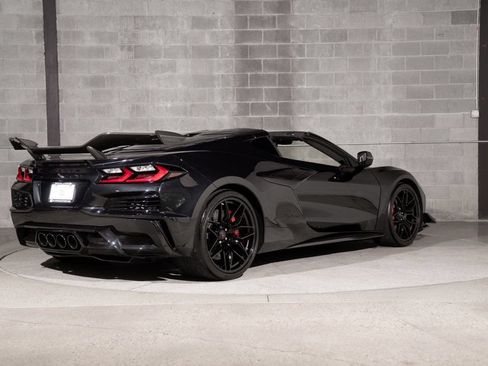 Used 2024 Chevrolet Corvette Z06 w/ Z07 Performance Package RWD image 14