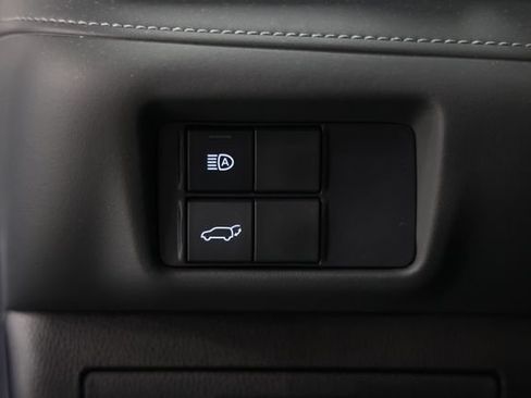 Used 2021 Toyota Highlander XLE AWD/4WD image 25