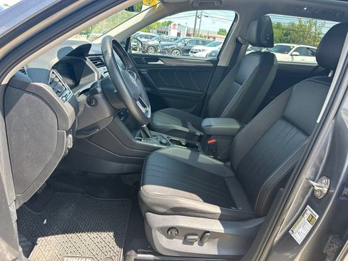 Used 2023 Volkswagen Tiguan SE w/ Panoramic Sunroof Package AWD/4WD image 15