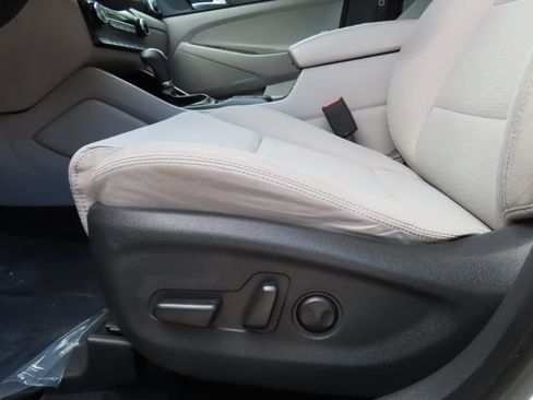 Used 2019 Hyundai Tucson Value FWD image 16