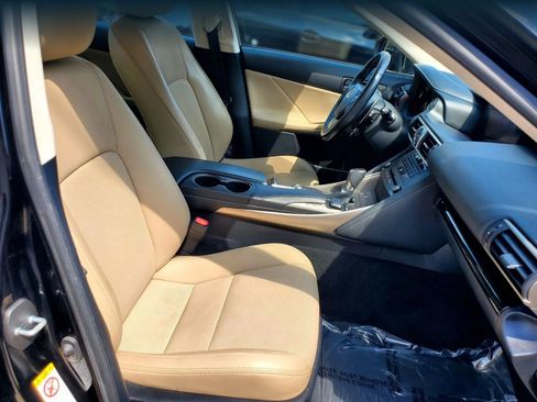 Used 2019 Lexus IS 300 AWD image 5