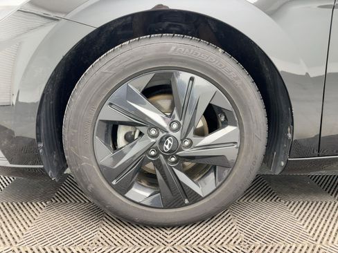 Used 2021 Hyundai Elantra SEL image 12