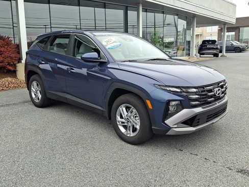 Certified 2025 Hyundai Tucson SE image 3