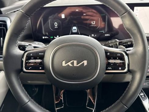 Certified 2025 Kia Sorento SX Prestige image 31